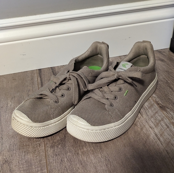Cariuma IBI Low Sneakers - Picture 4 of 5